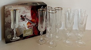 lot 55 image: 4 CRISTAL DARQUES - Longchamp Gold Rim Champagne Glasses and 4 Crystal Champagne Glasses