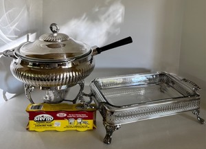 lot 52 image: Plated Silver Round Chafer, Glass Pan with Plated Silver Holder
