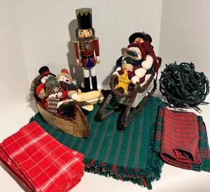 lot 138 image: Holiday Decor including Placemats