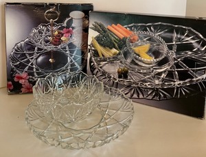 lot 82 image: Holiday Entertaining Glass Dishes