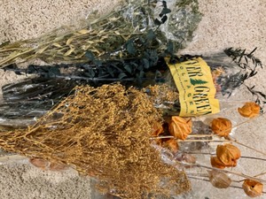 lot 142 image: Large Grouping of Dried Flowers and Metal Flower Pail