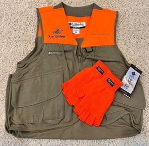 lot 149 image: COLUMBIA Cockbird Vest - New with Tags - Medium and Thinsulate Gloves