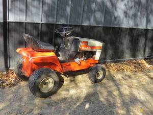 lot 11 image: Classic Simplicity Tractor - 4211 Hydrostatic