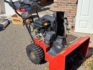 lot 1381 image: Toro Power Max 826 OXE 26-cut 252cc Gas Snowblower 37797