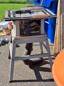 lot 1382 image: Delta ShopMaster Bench Saw TS200LS