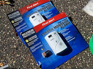 lot 1423 image: Lot of (2) First Alert Dual Power Carbon Monoxide Detectors (New)