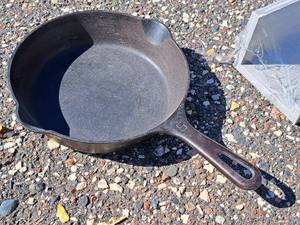 lot 1421 image: Griswold 8 Cast Iron Skillet