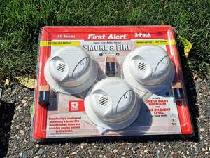 lot 1426 image: First Alert Fire Alarm 3-pack (in original packaging)