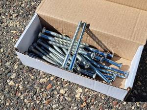 lot 1441 image: Lot of (1 Box) 5 Screws
