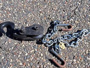 lot 1451 image: Hoist Pulley with Hook and Lift Chain