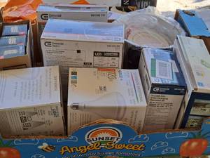 lot 1558 image: Lot of  Misc. Recessed Lights and Bulbs (in original box)