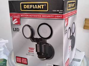 lot 1561 image: Defiant Wired LED Motion-Activated Security Light (in original box)