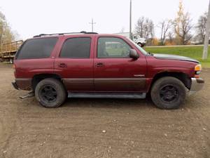 2001 GMC Yukon SLE (has key)
