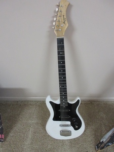 lot 101 image: HARMONY ELECTRIC GUITAR