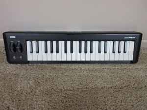 lot 104 image: KORG MICRO KEY SYNTHESIZER