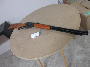 lot 181 image: RED RYDER BB GUN WITH BBS