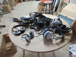 lot 186 image: USED HEADPHONES