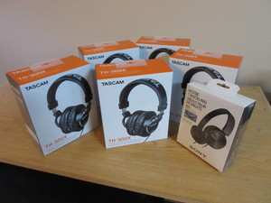 lot 187 image: BRAND NEW HEADPHONES