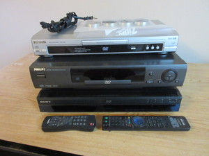 lot 193 image: BLUE RAY, DVD PLAYER AND DVDCD PLAYER
