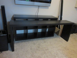 lot 207 image: MODULAR UNIT AND CONSOLE TABLE ON WHEELS