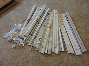 lot 210 image: 16 MINI BLINDS