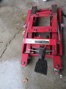 lot 265 image: LARIN MOTORCYCLEATV LIFT