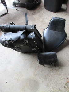 lot 271 image: HARLEY SEAT AND SADDLE BAGS
