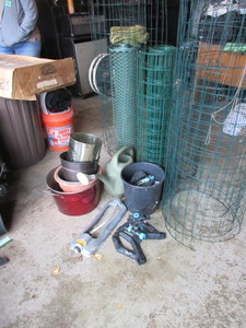 lot 275 image: LAWN AND GARDEN CARE ITEMS