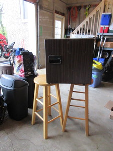 lot 287 image: COMPACT REFRIGERATOR AND BAR STOOLS