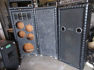 lot 295 image: KUSTOM SPEAKER AND GUITAR AMPLIFIER USED BY FREAKY AT WOODSTOCK 99