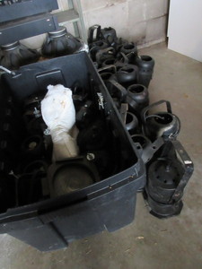 lot 303 image: PAR LIGHT CANS
