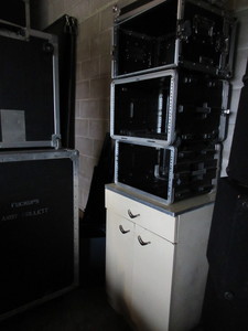lot 315 image: EQUIPMENT RACKS AND METAL CABINET