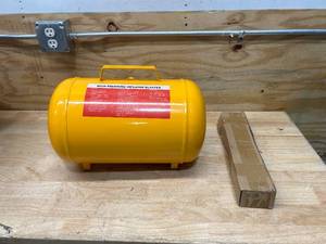 lot 52 image: COMIE 5 Gallon 145 PSI Air Tire Bead Seater TL28970