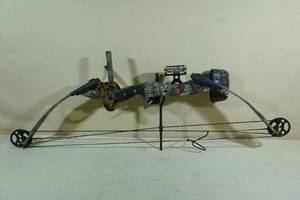 lot 47 image: PSE Pro Shop Series The Beast RH Compound Bow - 60#29
