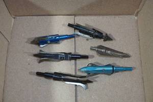 lot 50 image: 6 Mechanical Archery Broadheads