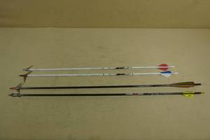 lot 58 image: 4 Arrows with Mechanical Broadheads