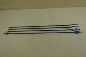 lot 60 image: 4 Carbon Express Maxima Arrows - One Muzzy Broadhead
