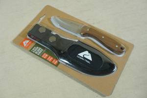 lot 85 image: Ozark Trail 7 Fixed Blade Hunting Knife