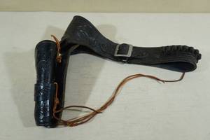lot 97 image: Leather Belt Gun Holster