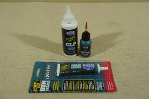 lot 102 image: Lucas Extreme Duty Gun Oil, Grease, and CLP