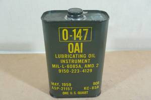 lot 119 image: Vintage 1 QT  Military Oil Can