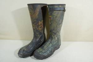 lot 135 image: Lacrosse Camo Thinsulate Waterproof Hunting Boots