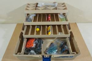 lot 157 image: Woodstream Old Pal Tackle Box with Assorted Tackle