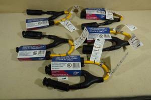 lot 168 image: 5 Locking Y-Adapters - 1 Male to 2 Female