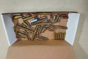 lot 238 image: Assorted Ammo - .32 H&R, 44-40, .32WCF, .350 Rem Mag, .22 HP