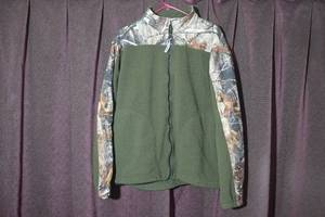 lot 245 image: Realtree Zip-Up Sweater -Large