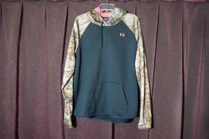 lot 250 image: Womens Under Armour Loose Fitting Sweat Shirt -XXL