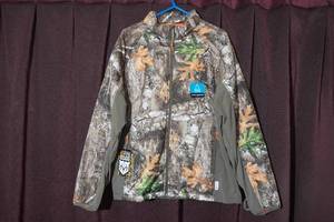 lot 252 image: Realtree Water Resistant Jacket -Large