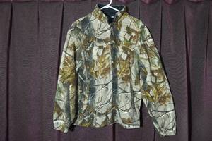 lot 253 image: Remington Zip-Up Sweater - Mens Medium