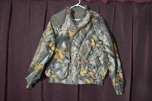 lot 254 image: Realtree Insulated Hunting Jacket